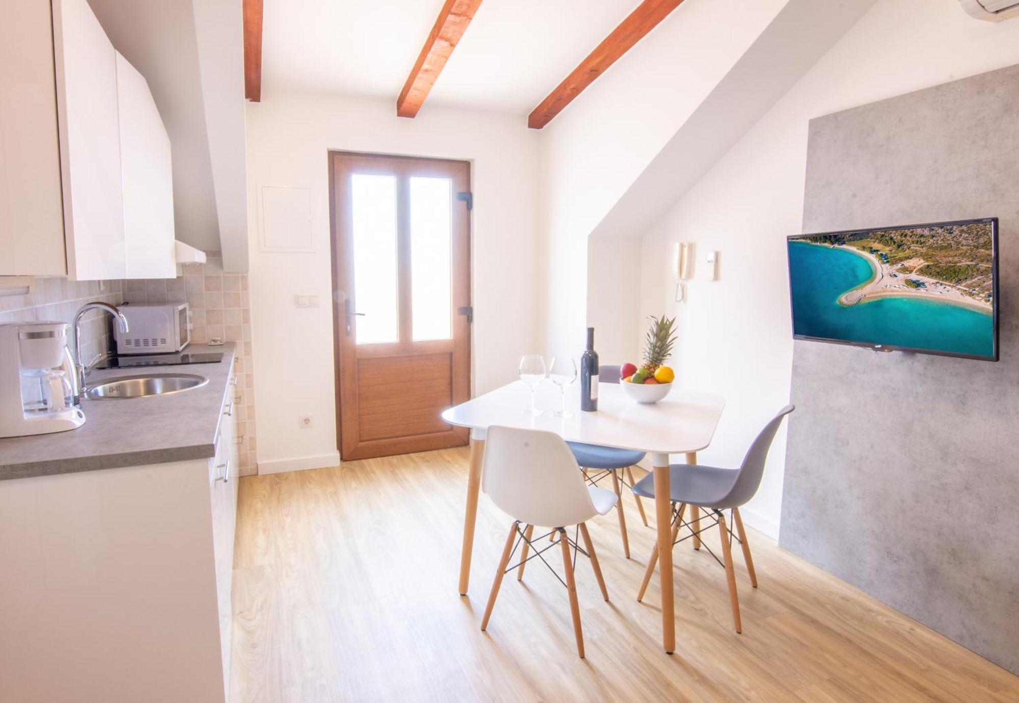 Bed & Breakfast Portun In The Center Baska Voda Exterior photo