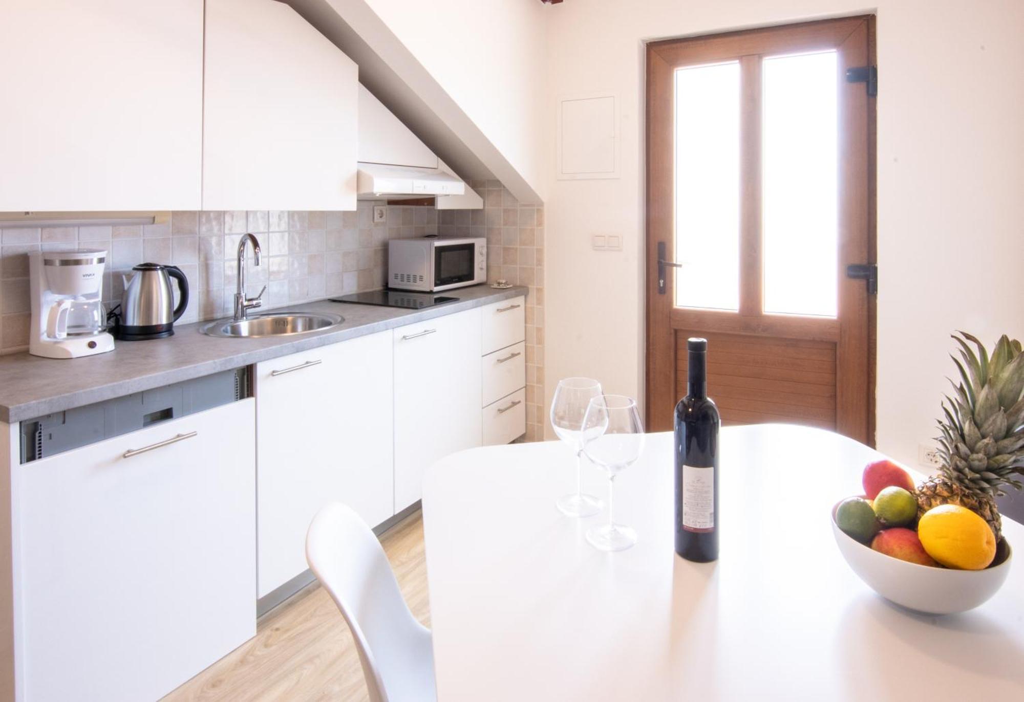 Bed & Breakfast Portun In The Center Baska Voda Exterior photo
