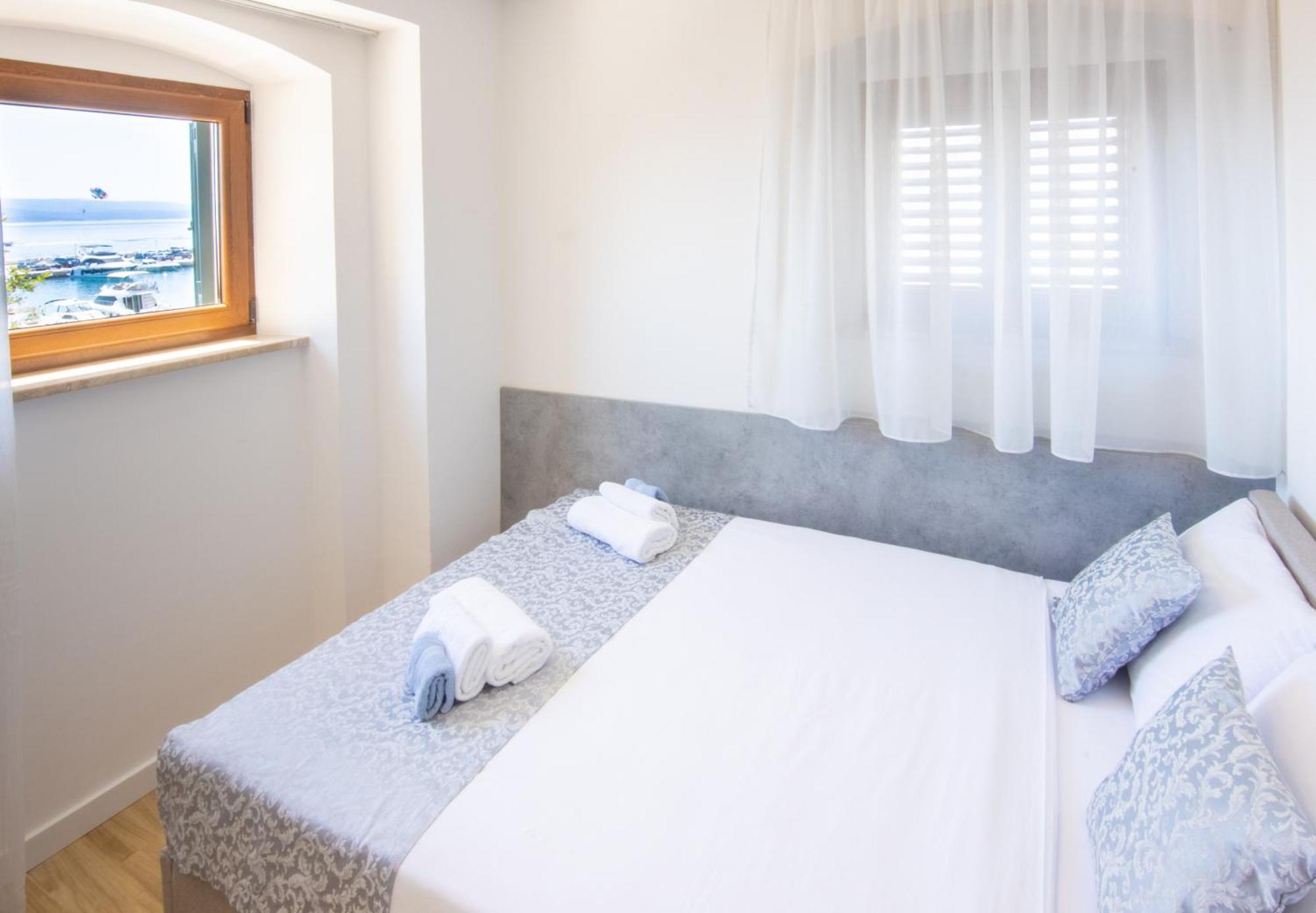 Bed & Breakfast Portun In The Center Baska Voda Exterior photo